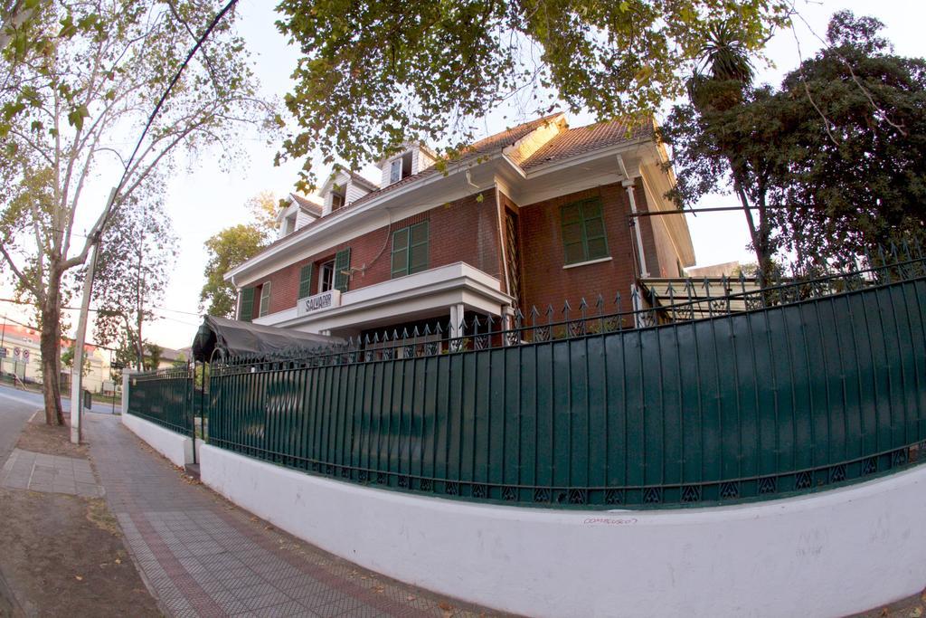 Salvador Hostal & Cafe Santiago de Chile Exteriör bild
