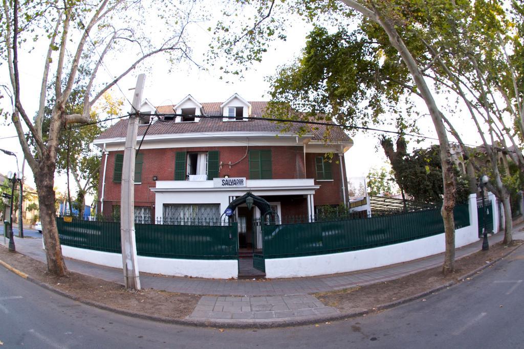 Salvador Hostal & Cafe Santiago de Chile Exteriör bild
